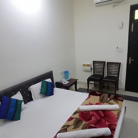 Hotel Ramneek Amritsar Exterior foto