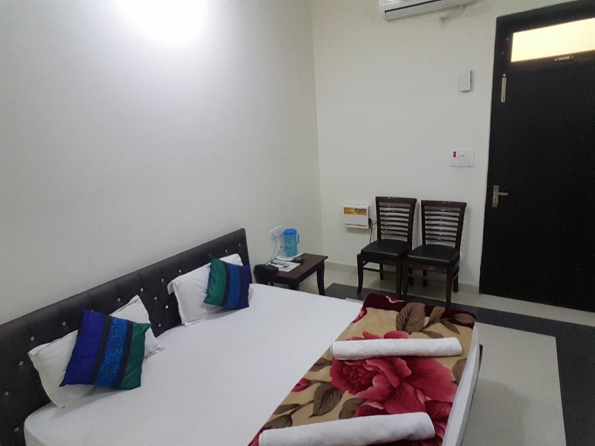 Hotel Ramneek Amritsar Exterior foto